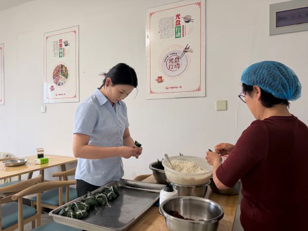 包粽子